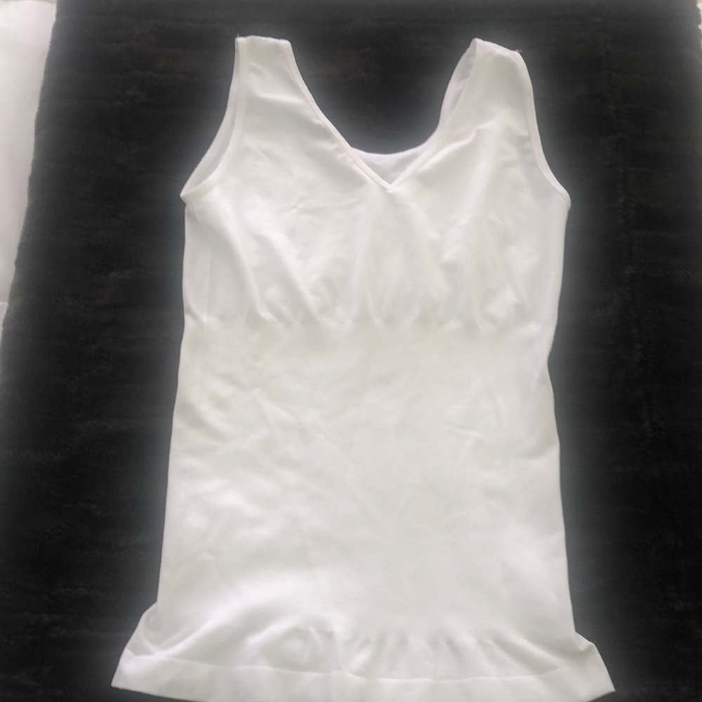 NWOT Skinnygirl smoothers and shapers v neck tank top in white & tummy control